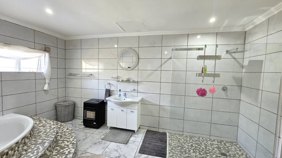 4 Bedroom Property for Sale in Ifafi North West